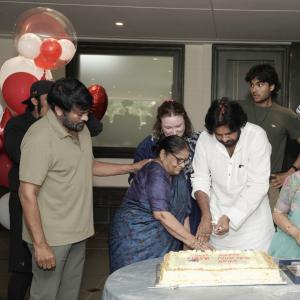 A Grand Feliciation To Pawan kalyan at Megastar Chiranjeevi House