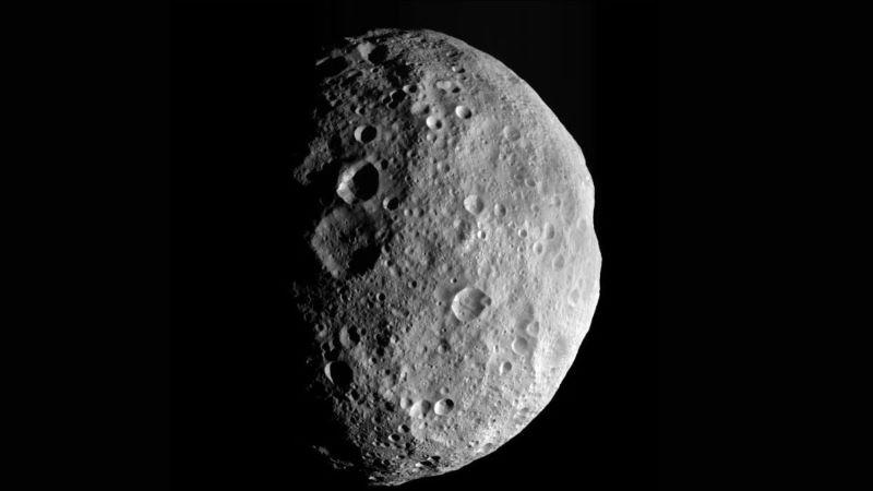 NASA's Dawn Spacecraft Uncovers Secrets of Gullies on Asteroid Vesta