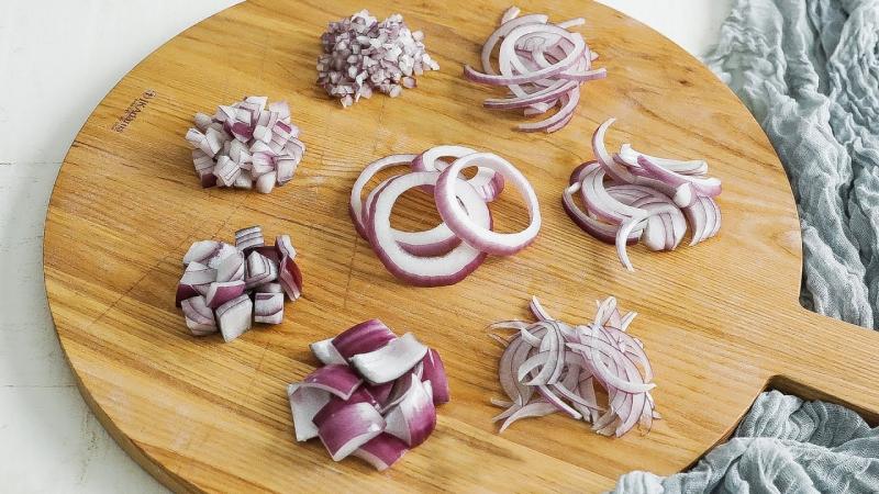 The Surprising Way Onion Cutting Affects Your Recipe