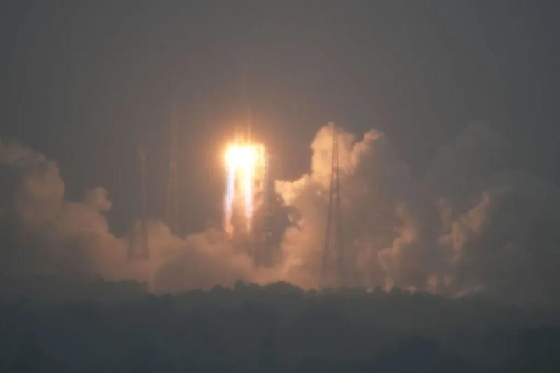 China spacecraft to try to land on Moon's far side