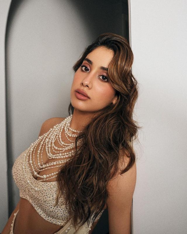 Pic Talk  Janhvi Kapoor flaunts her assets