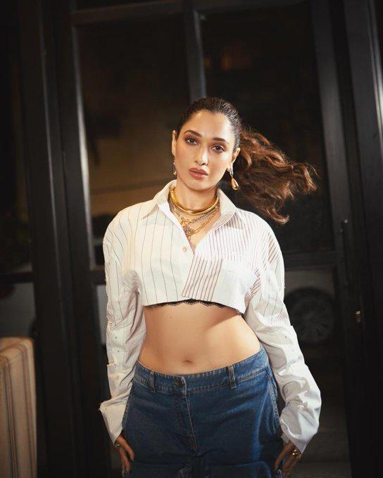 Pic Talk  Tamannaah flaunts killer assets
