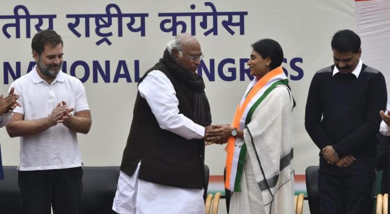 Sharmila Joins Congress; To Take On Jagan