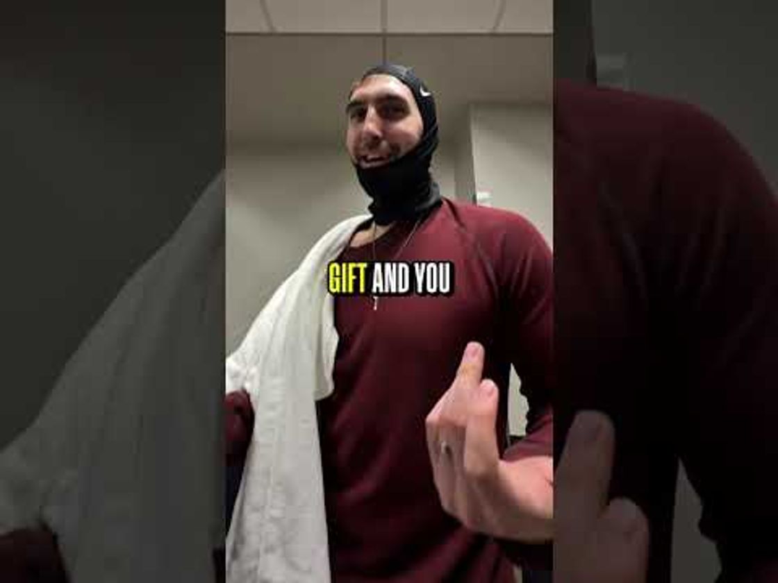 Luke Kornet put his secret Santa gift from Steph Castle to immediate use 😂