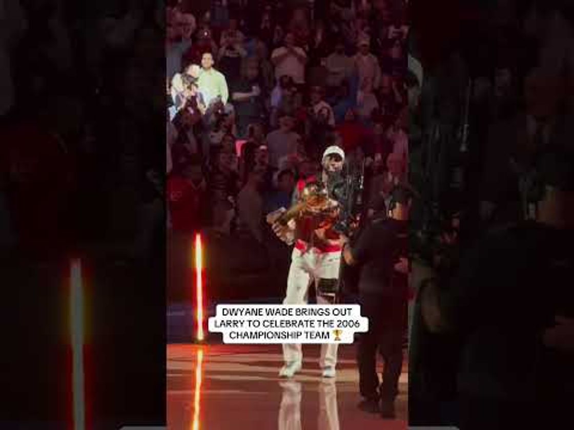 Dwyane Wade w/ the Larry O’Brien Trophy in Miami to honor the 2006 NBA Finals Champions 🙌