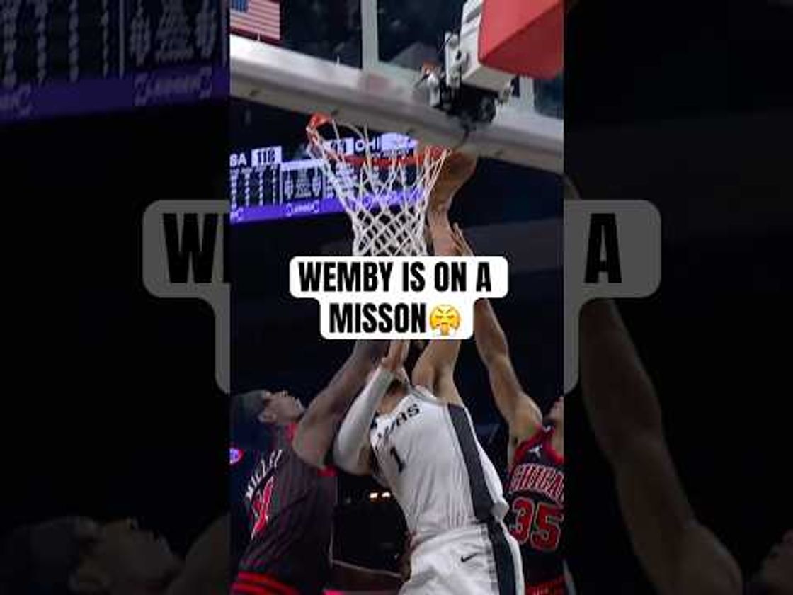 Wemby with the poster over two!