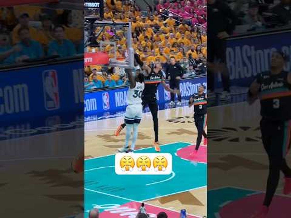 Julius Randle has a meeting with the rim