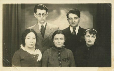 <p>Montréal Yiddish writers <span class="numbers">1936</span>: back row left M. M. Shafir, next to him Shabsai Perl. Front row: Ida Maze left, Kadya Molodowsy center, Yudika, right. From the collection of the Jewish Public Library in Montréal.</p>