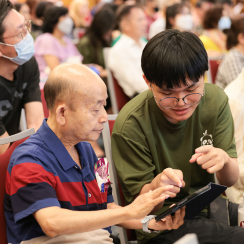  Youths Help Seniors Go Digital