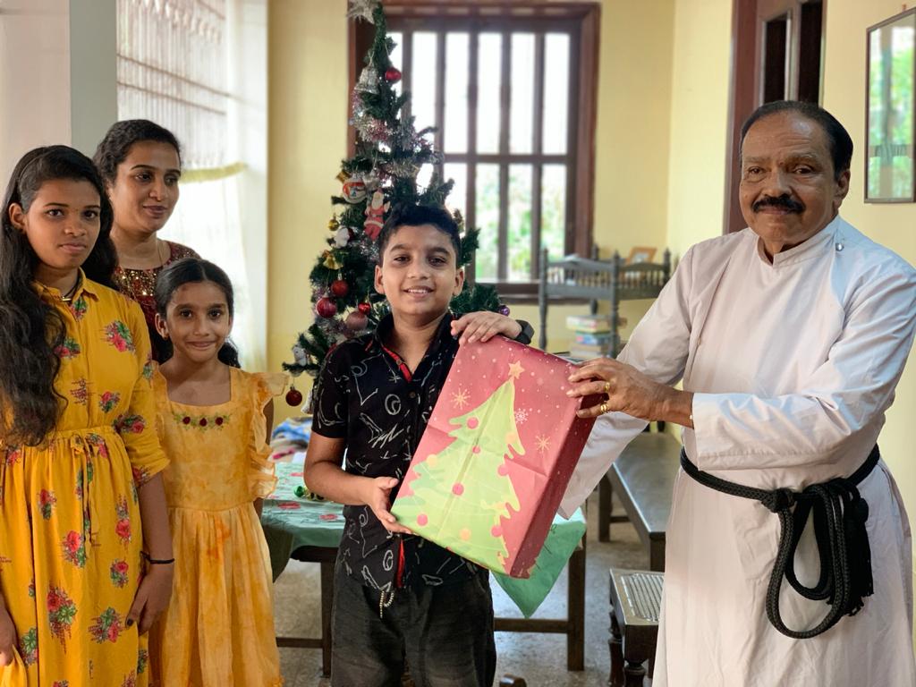 Mathrubhumi turns newspaper in to gift wrapping paper for Christmas