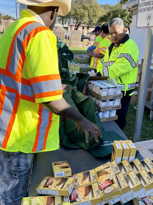 Austin, TX - Volunteers from Austin Public Works prepare over 16,000 holiday side meal items at the Turkey Fest/Fiesta del Pavo event sponsored by Sendero Health Plans and Austin Public Health that were distributed to elderly, disabled and low-income residents Saturday, November 13 at The East Austin Neighborhood Center. Photo Credit: Rodolfo Ybarra, Sendero Health Plans