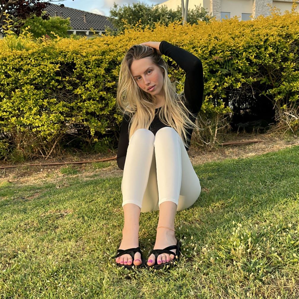 QueenLeyBelita | Free Live HD Feet Sessions