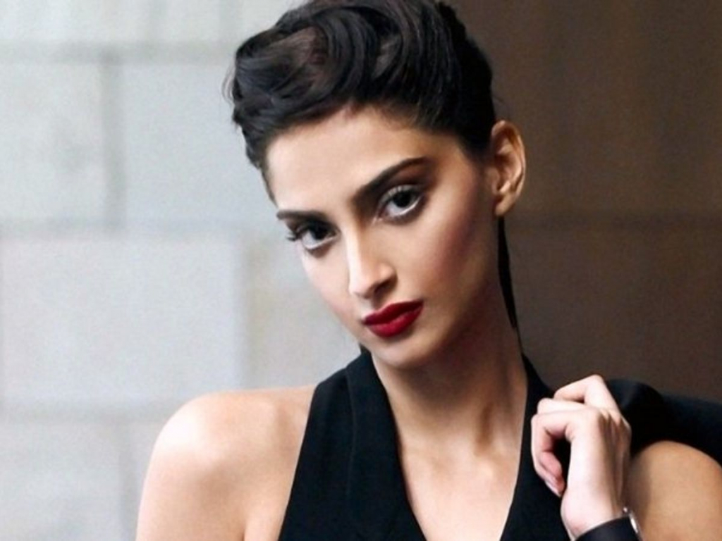 Sonam Kapoor | 10 Beautiful Indian Actresses Worthy of Hollywood | InstantHub Sonam Kapoor | 10 Beautiful Indian Actresses Worthy of Hollywood | InstantHub