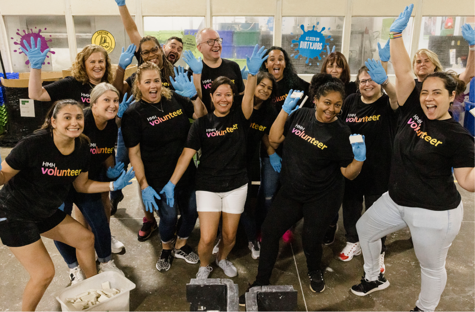group-of-hmh-volunteers-WF2167583