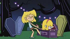 Screenshots from the 2017 Nickelodeon cartoon Back in Black