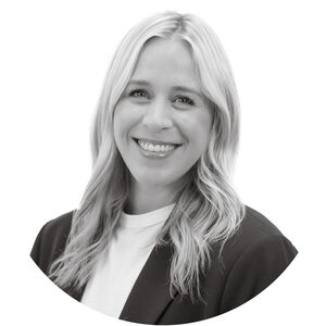 Hillary Etienne headshot