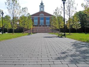 Medium_webimg091369_bentleylowerquadranglecourtyardi_090825155002_09f9c4cf3314
