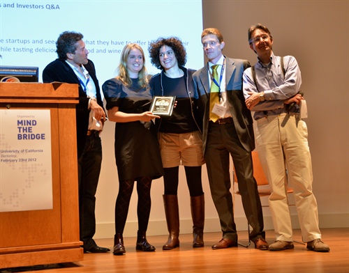 Premio: da sn Marco Marinucci, Elena Favilli, Francesca Cavallo, Alberto Onetti, Fabrizio Capobianco