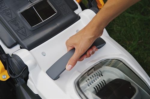 Comoda maniglia per sollevare e trasportare il rasaerba