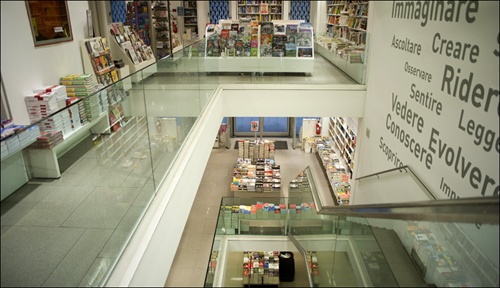 IBS.it bookshop Bologna