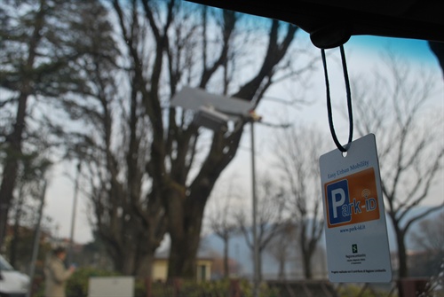 Badge RFID all'interno dell'auto per tracciarne in automatico l'ingresso ed uscita dal parcheggio