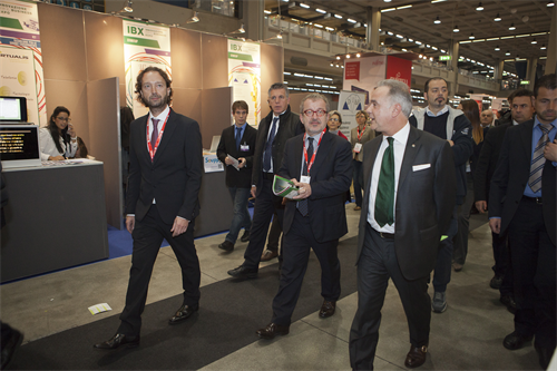 Roberto Maroni, Presidente di Regione Lombardia tra gli stand di SMAU 2013