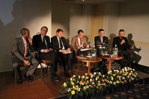 Tavola Rotonda 11-12-13.JPG