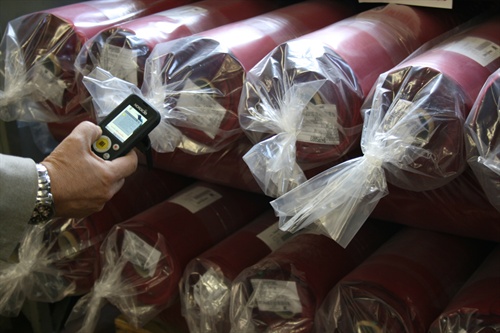 Tracciabilità dei rotoli di tessuto con mobile computer RFID al Cotonificio Carlo Bonomi