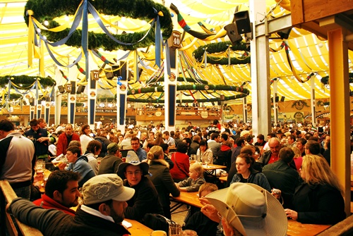 Fig.1 - Stoccarda - Cannstatter Volksfest - Credit: Abhijeet Rane