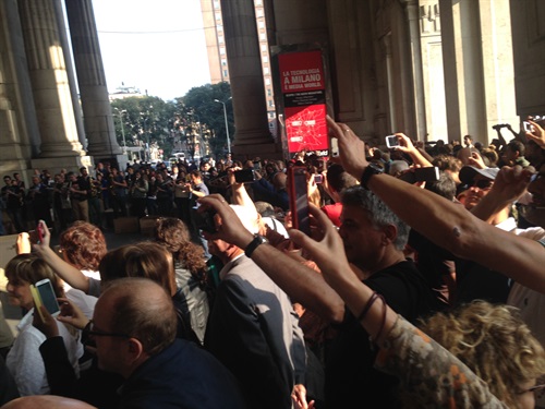 Amazon Flash Mob: il pubblico immortala il momento