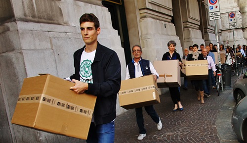 Amazon Flash Mob: 170 suonatori in arrivo in Stazione Centrale