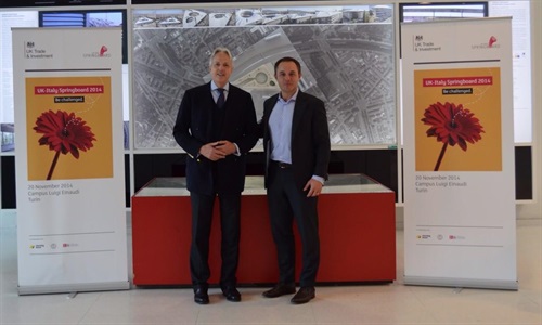 Eddy Fioretti, CEO di ClouDesire, con l'ambasciatore britannico Christopher Prentice 