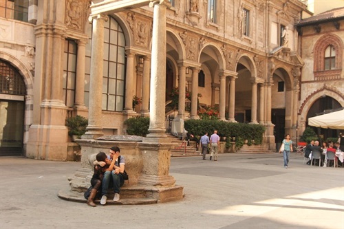 Milano Mercanti: Credit: Nicu Bubulei