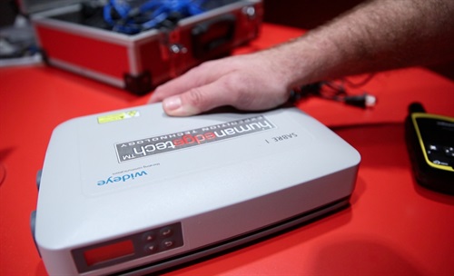 Modem per connessione dati tramite rete satellitare (credit: Andrea Pasquali)