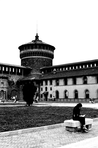 Lettura a Milano; credit: Daisy.Chain