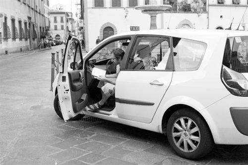 Lettura a Firenze; credit: Alex Scarcella