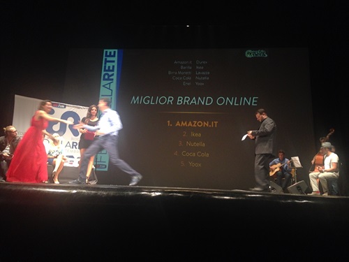 Giacomo Trovato, Responsabile categoria libri di Amazon Italia, ritira il Macchianera Italian Award per Amazon.it come Miglior brand online