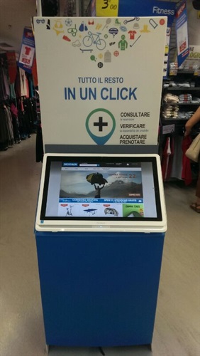 Decathlon – il chiosco virtuale “in store” permette di consultare il catalogo, verificare la presenza dell’articolo in negozio e procedere all’acquisto (o prenotarlo)