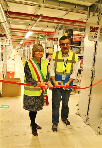 Inaugurazione della nuova Pick Tower con Tareq Rajjal, General Manager di Amazon Logistica Italia, e Lucia Fontana, Sindaco di Castel San Giovanni