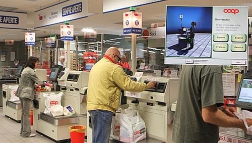 Coop- la cassa evoluta ha un monitor touch screen che segue il cliente ogni momento dell’acquisto