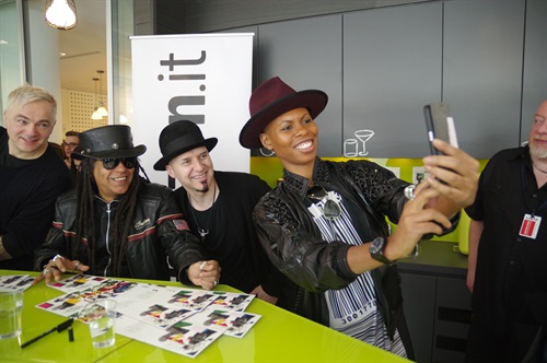Gli Skunk Anansie ospiti negli uffici milanesi di Amazon