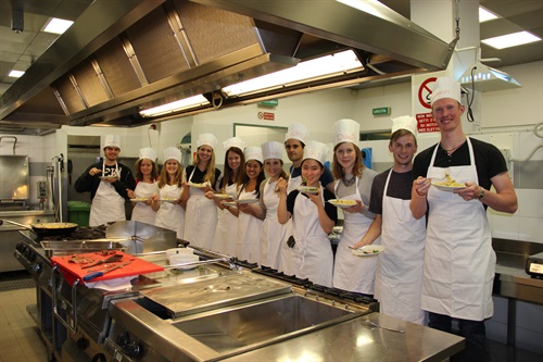 Studenti internazionali del corso di cucina  