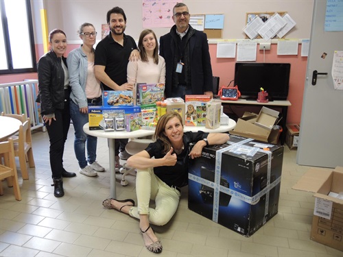 Consegna dei materiali all'istituto TICE