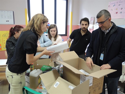 Consegna dei materiali all'istituto TICE
