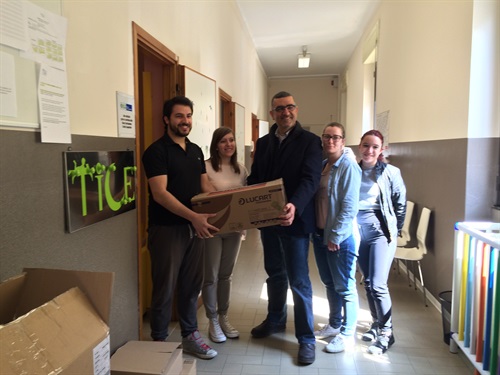 Consegna dei materiali all'istituto TICE