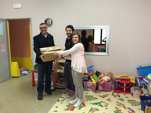 Consegna dei materiali all'istituto TICE