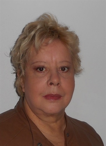 Caterina Emili, romana, già inviata speciale e autrice di noir con accenti dialettali