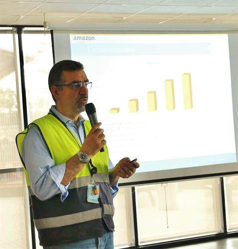 Tareq Rajjal, AD Amazon Italia Logistica, durante l'evento