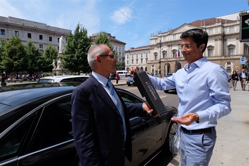 Tannico.it pensa all’aperitivo e Uber te lo consegna - Piazza della Scala, Milano