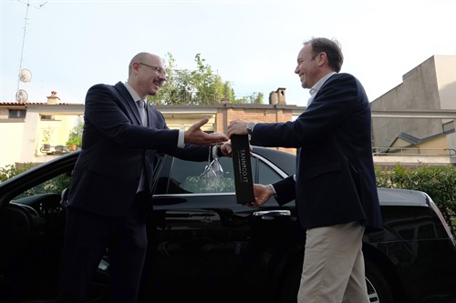 Tannico.it pensa all’aperitivo e Uber te lo consegna